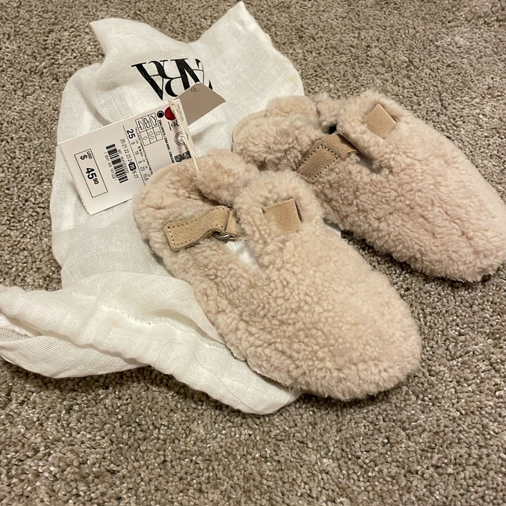 Zara Baby Girl NWT Teddy Bear Fleece slip on shoes with firm sole size 25/9